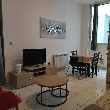 Apartment Elaia *