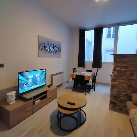 Elaia Apartment *